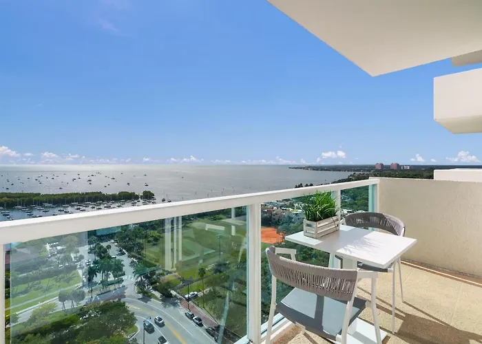Ocean View Balcony Steps From Restaurants, Peacock Park & Marina